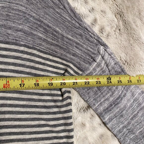 Ann Taylor Loft Top - Picture 3 of 6